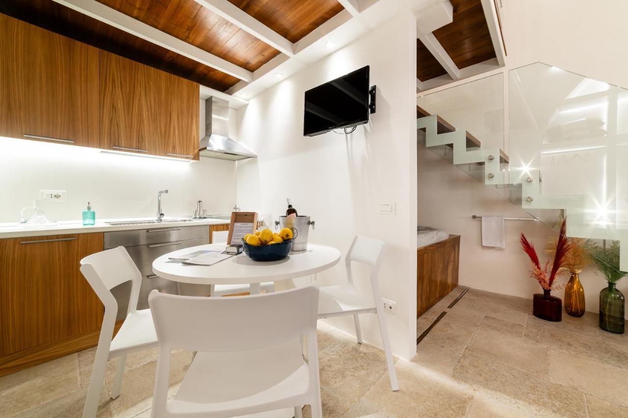 Old Court Luxury Suite&Spa By Monholiday مونوبولي المظهر الخارجي الصورة